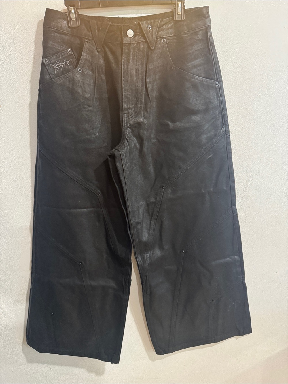 Relaxed Black Men's Jeans — Contemporary Casual Comfort